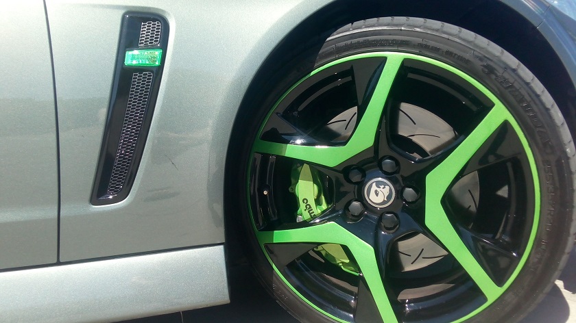 Green HSV mags ,wheels and Brembo brakes , green indicator 1.jpg