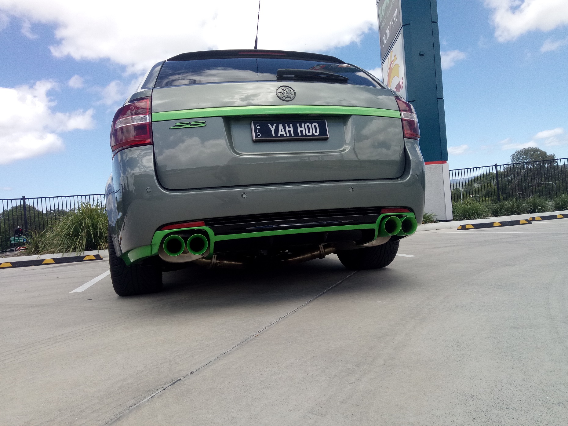 Holden VF SS-V Green sill and bumper trim ,Green X Force 3' tips, Green diffuser 1.jpg