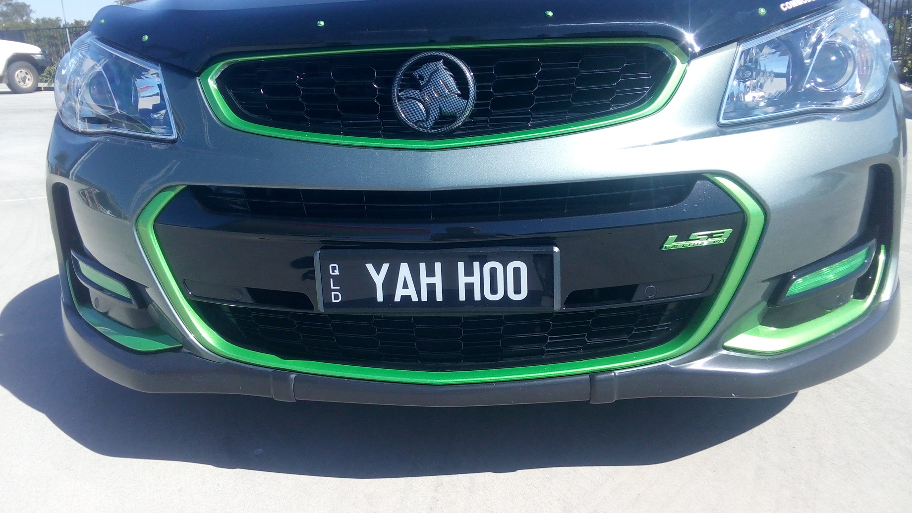 Holden VF SS-V Series 2 front bumper Green trim 1.jpg
