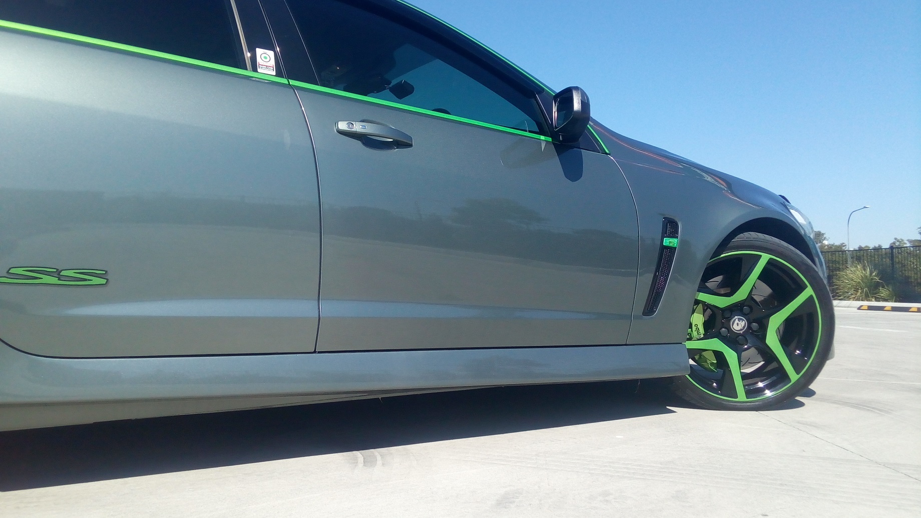 Holden VF SS-V Series 2 Green HSV wheels, Green trim, Green Brembos 1.jpg