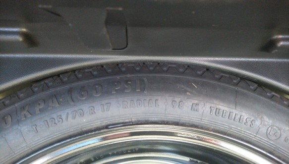 Tyre edge of wheel well. 50%.jpg